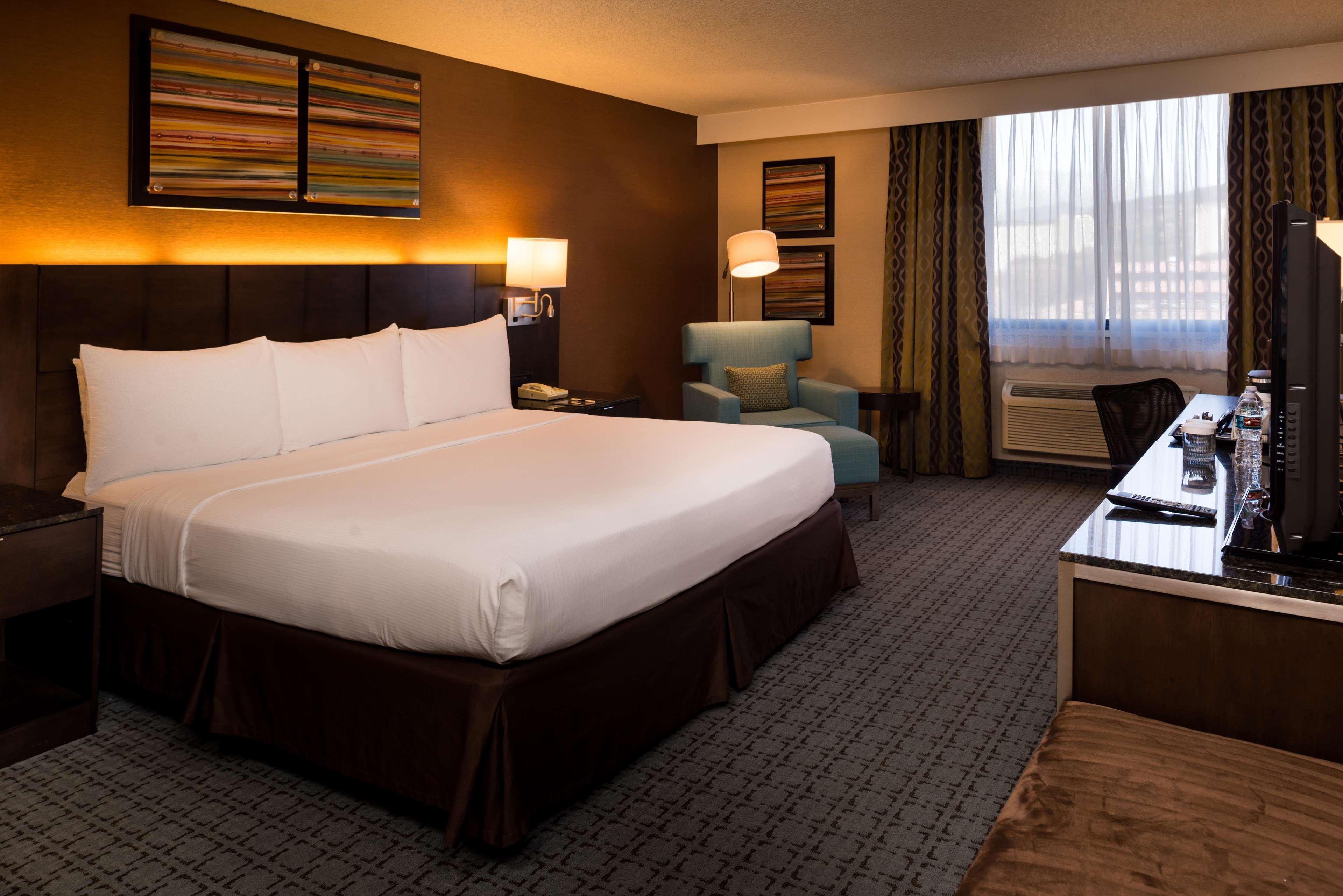 מלון Doubletree By Hilton וויטייר מראה חיצוני תמונה