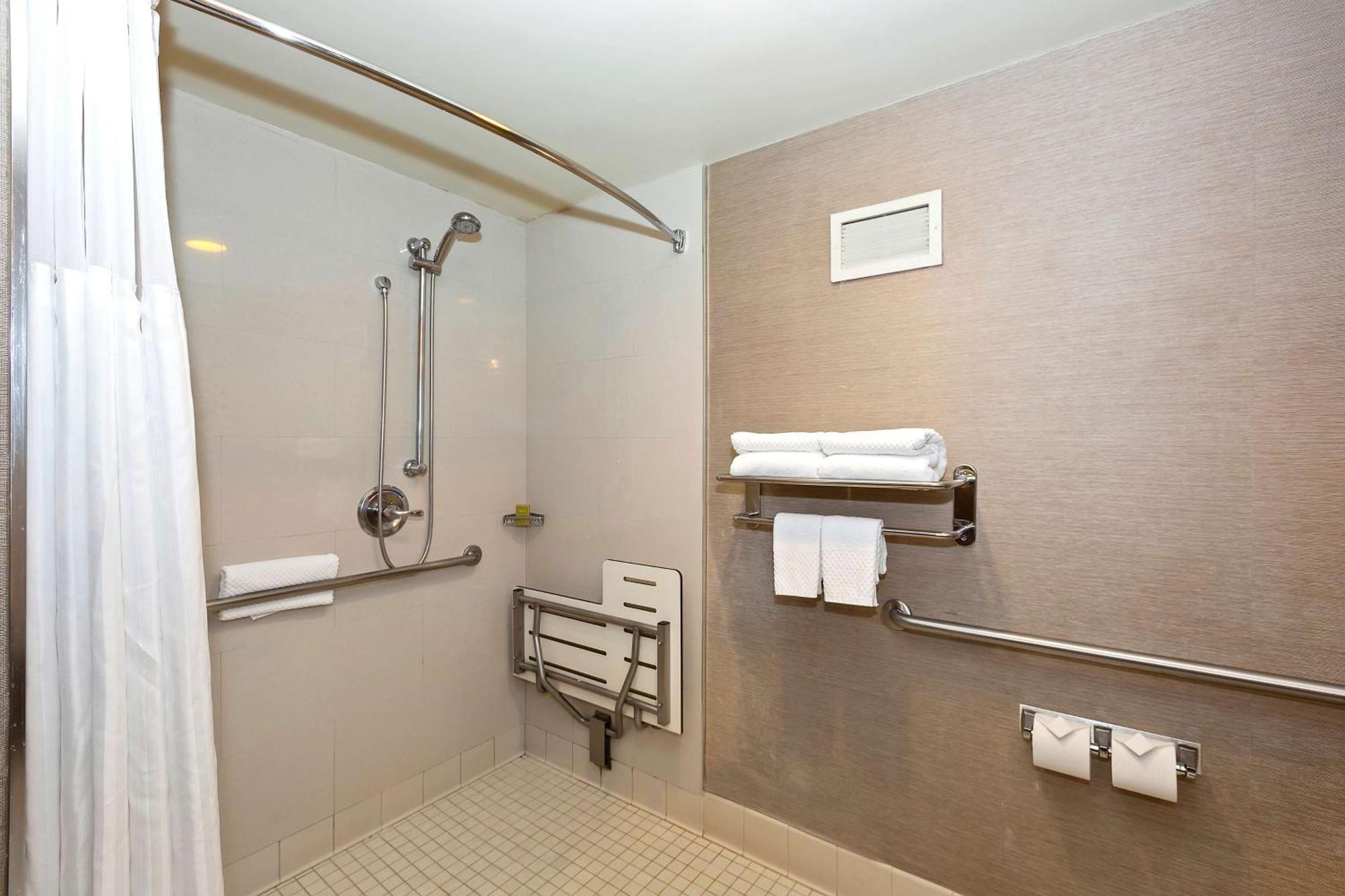 מלון Doubletree By Hilton וויטייר מראה חיצוני תמונה