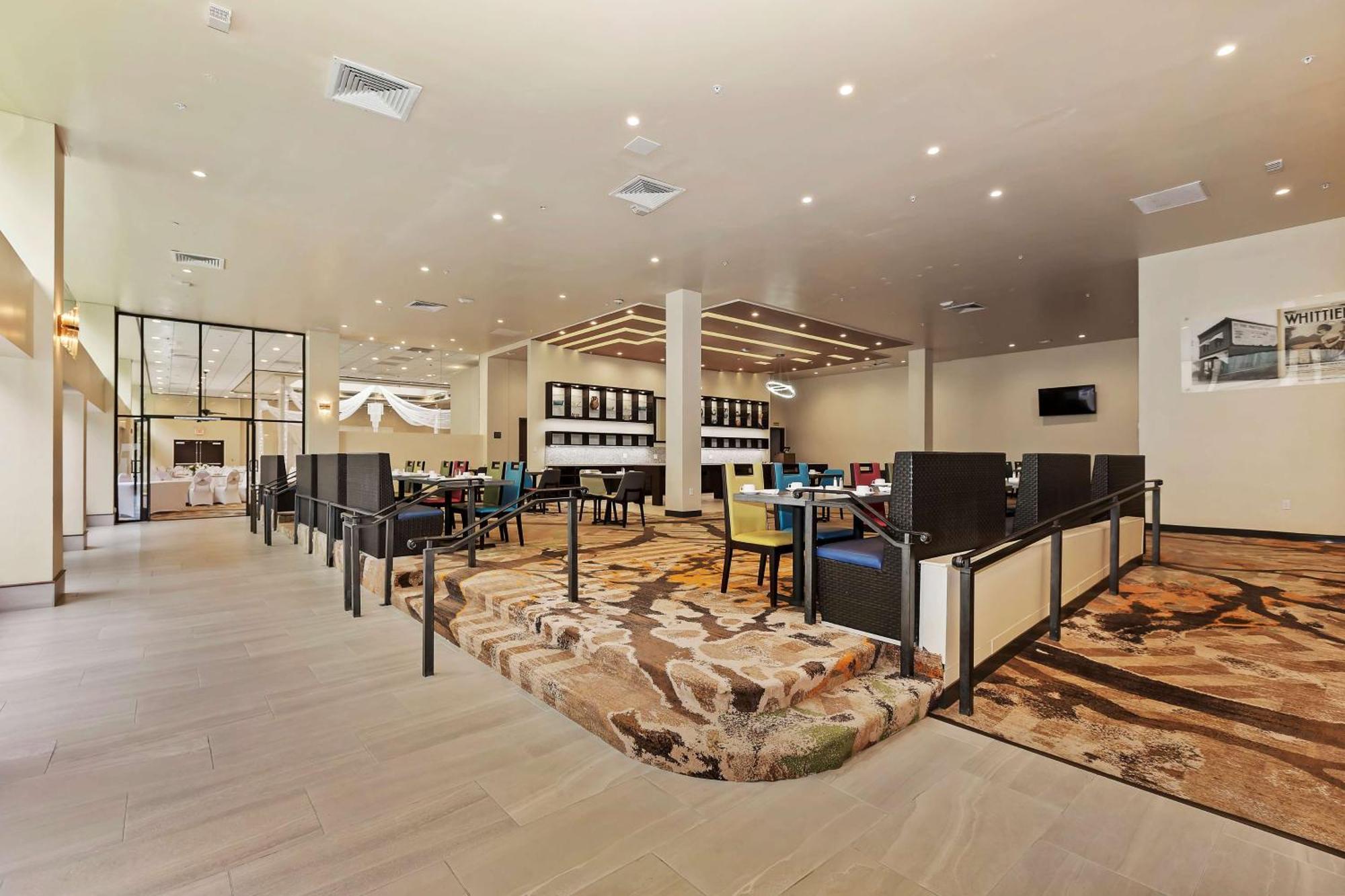 מלון Doubletree By Hilton וויטייר מראה חיצוני תמונה