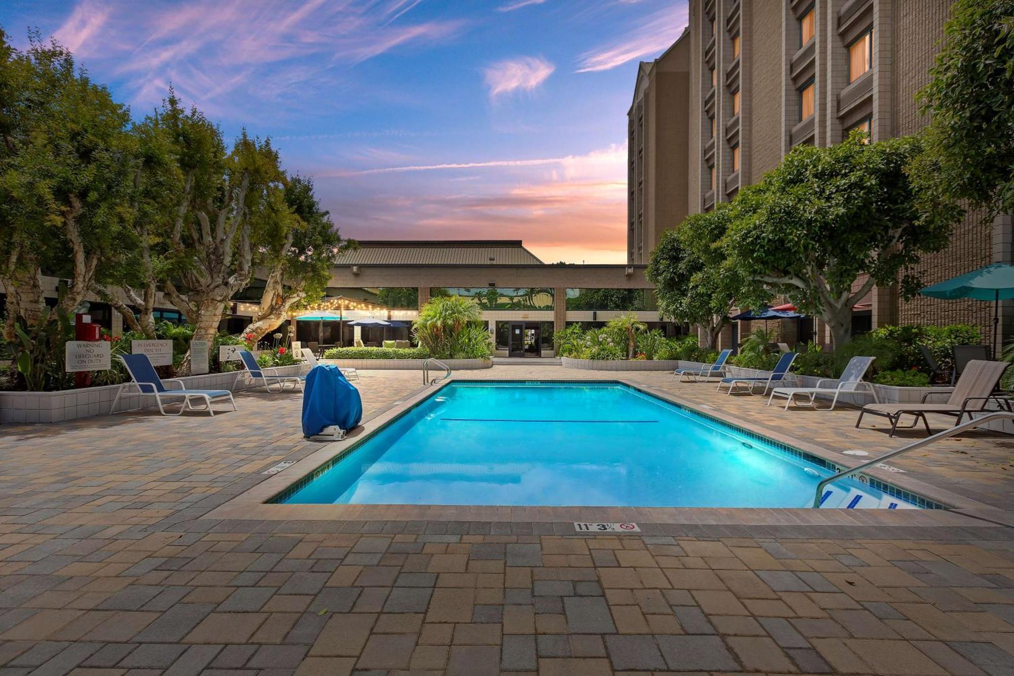 מלון Doubletree By Hilton וויטייר מראה חיצוני תמונה